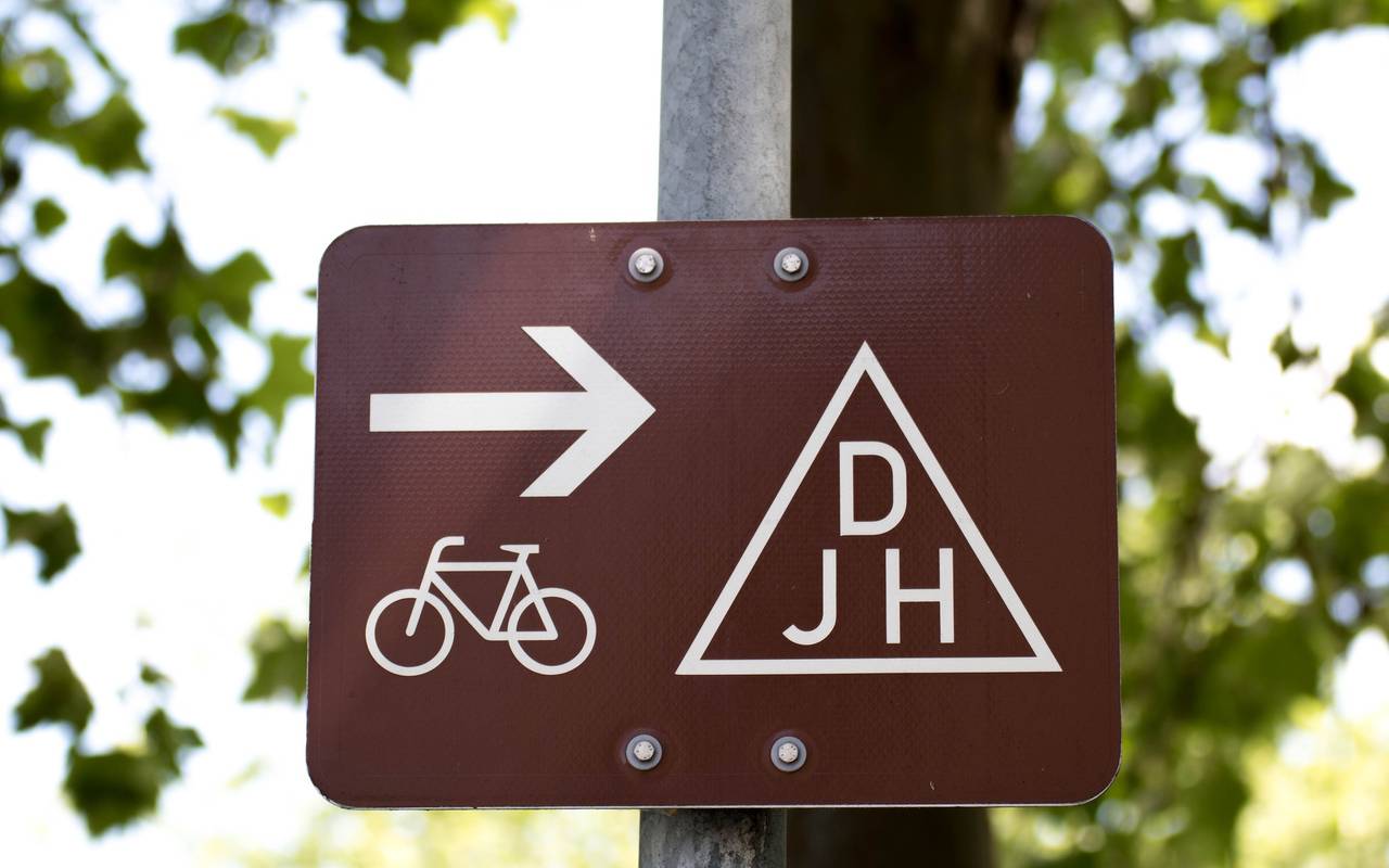 Hinweisschild zu einer Jugendherberge