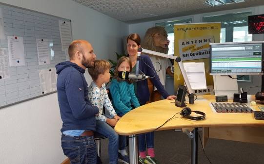 Familie Koch aus Düsseldorf im Studio von Antenne Nioederrhein