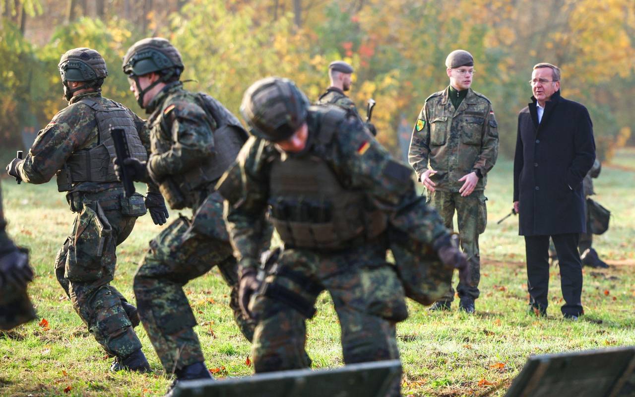 Verteidigungsminister besucht Heimatschutzregiment 2