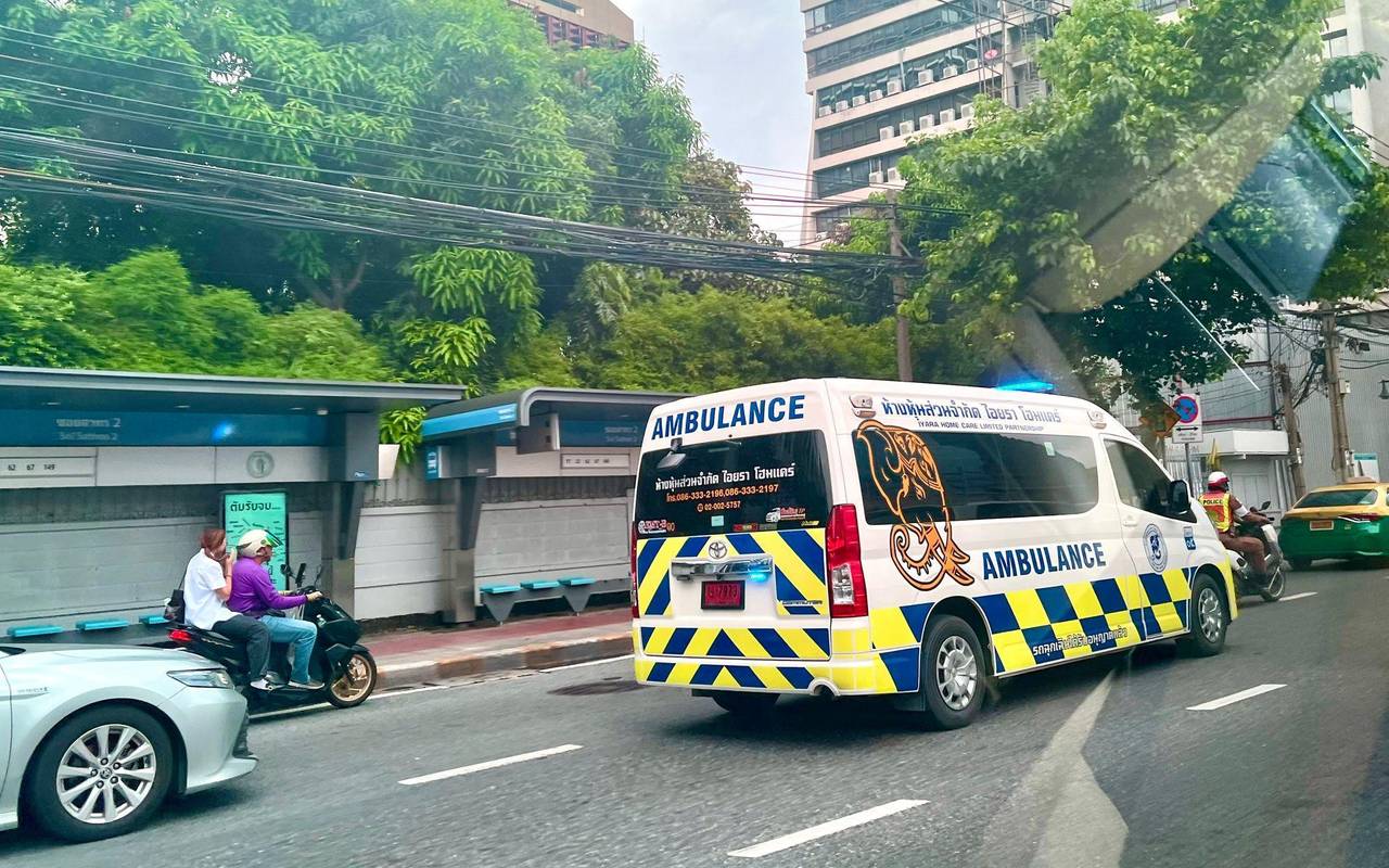 Zwei neugeborene Babys in Bangkok zurückgelassen gefunden