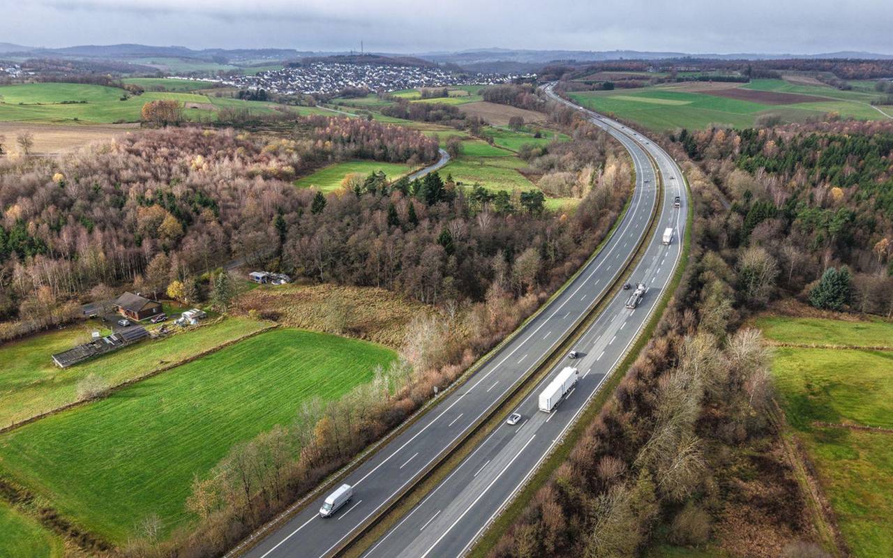 Körperteile auf Autobahn gefunden - Polizei ermittelt