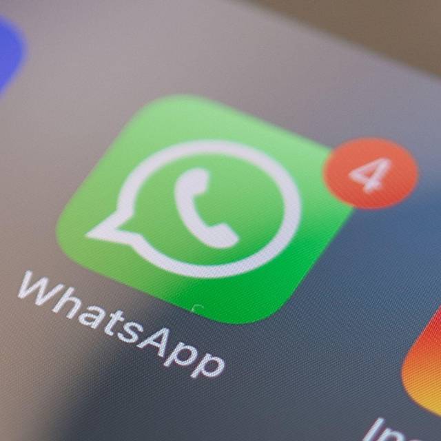 Logos von Meta-Apps auf einem Smartphone