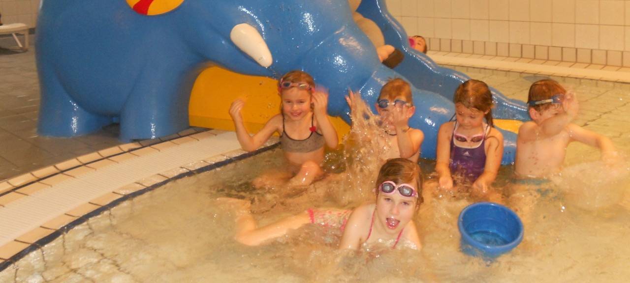 13. Juli - 18. August - Tolle Ferienangebote im Fitnessbad wasserstraelen