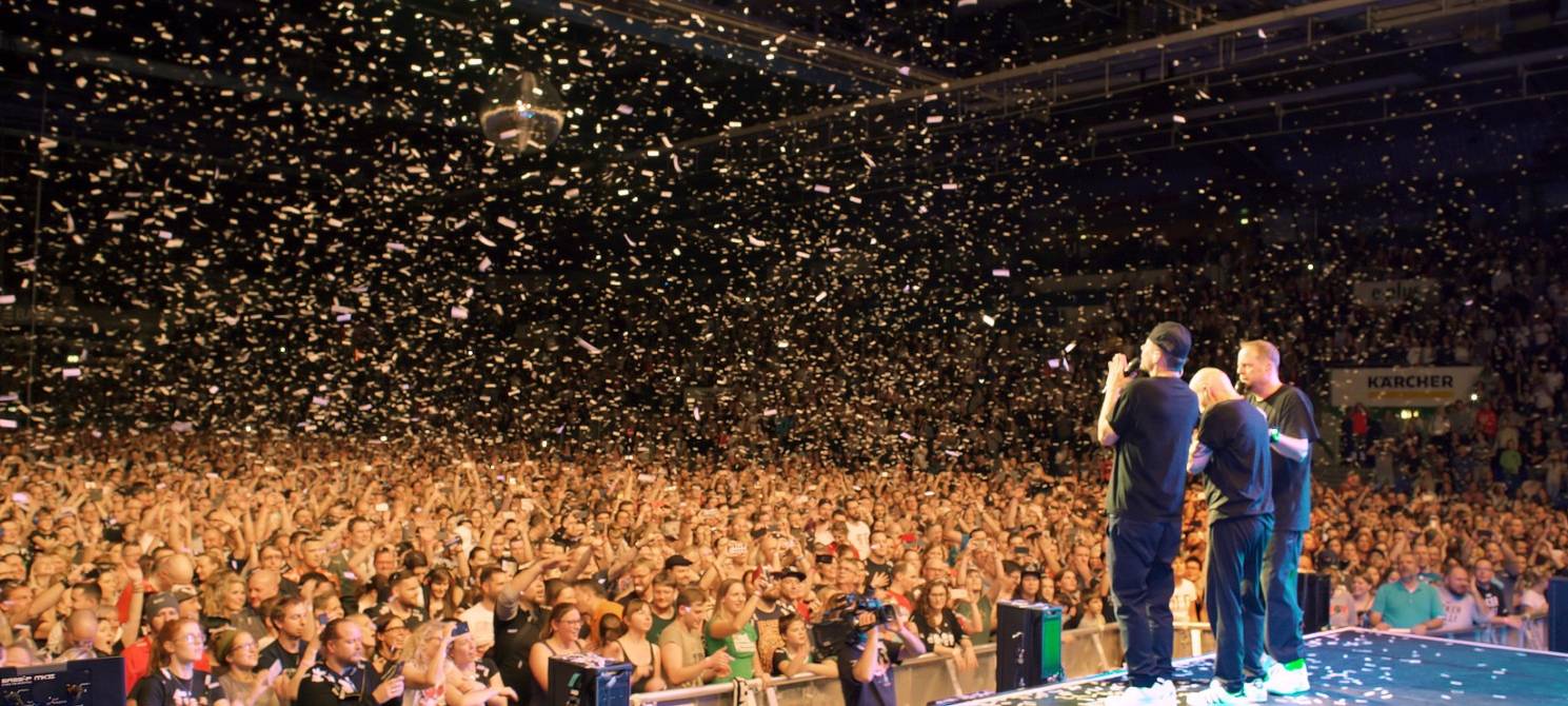 Die Fantas stehen auf der Bühen vor zehntausenden Fans.