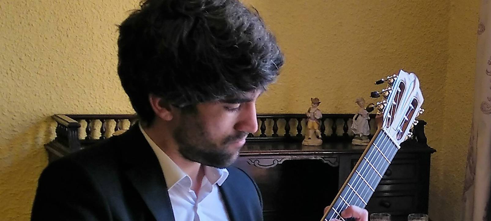 2. Feb. - Kaffeekonzert mit Gitarrenmusik