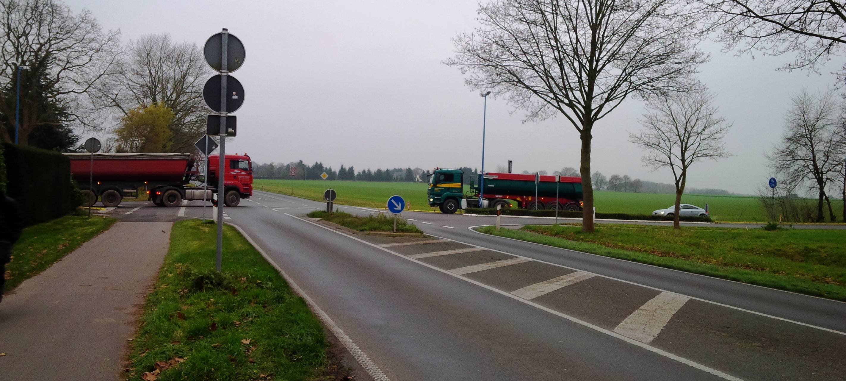 Bedburg-Hau: Bauarbeiten für neue Ampel an Unfallkreuzung