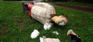 Rheinberg/Moers: Jugendliche sollen Alltagsmenschen zerstört haben