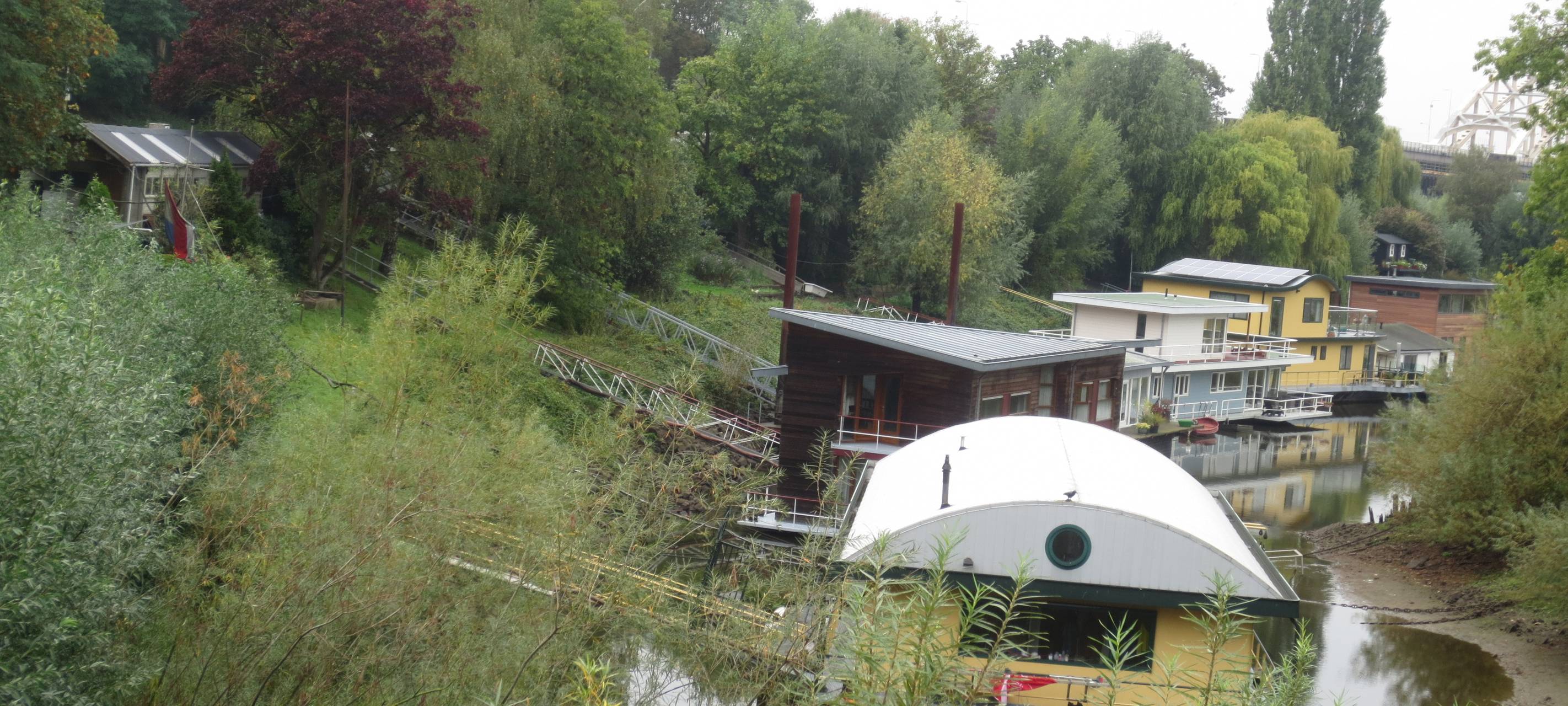 Nimwegen: Niedrigwasser in der Waal macht Hausbootbesitzern das Leben schwer