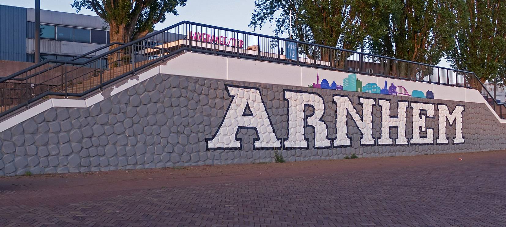 Ein Graffitti mit dem Schriftzug "Arnhem" auf einer Mauer in Arnheim