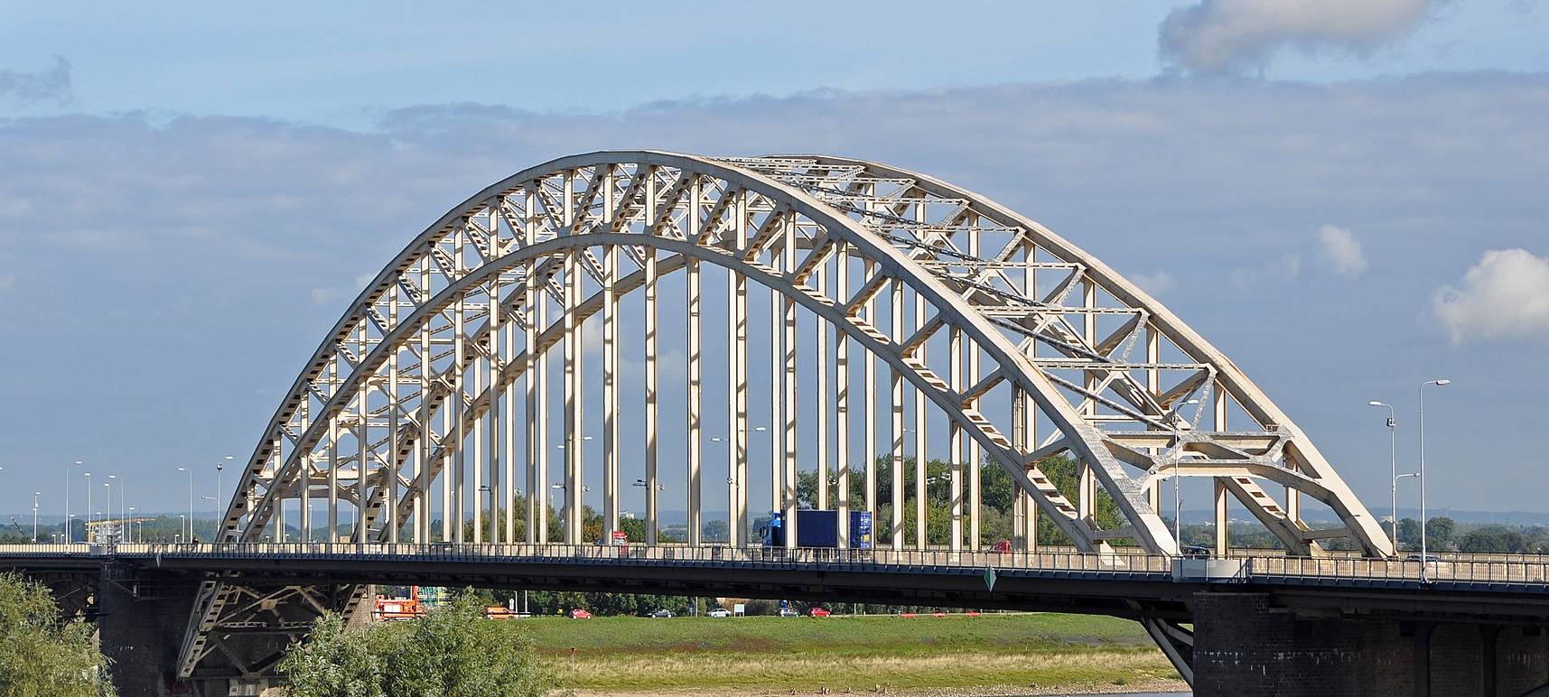 Eine Waalbrücke in Nimwegen