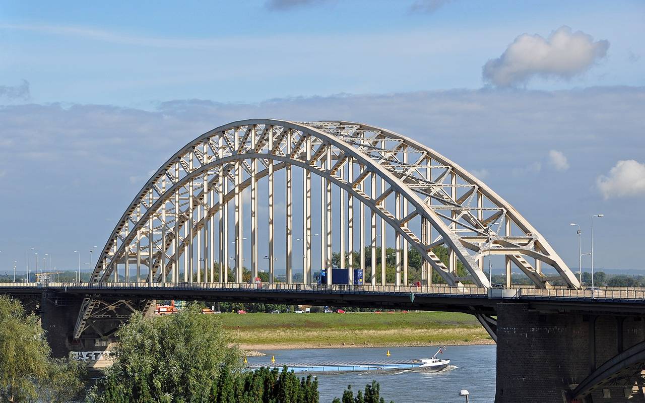 Eine Waalbrücke in Nimwegen