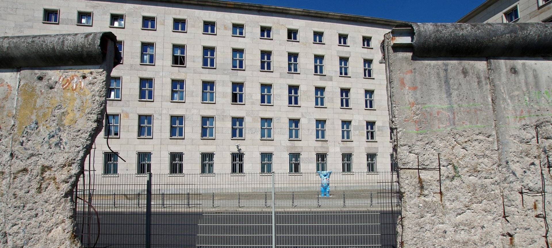 Durchbruch in der Berlner Mauer