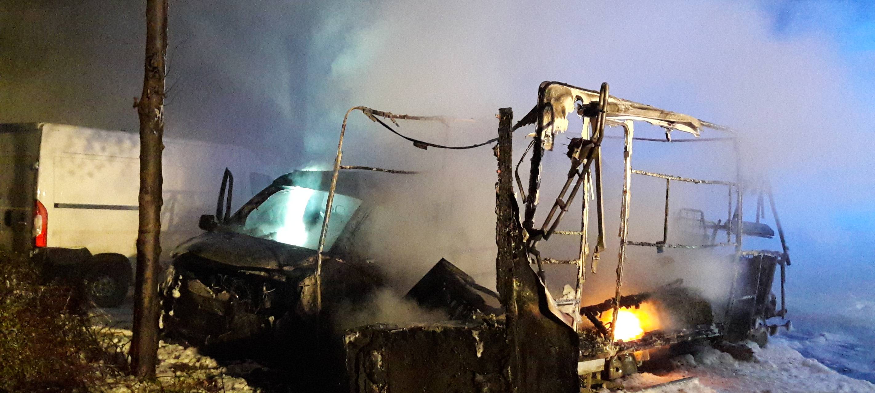 Kleve: Mehrere Fahrzeuge durch Brandstiftung zerstört