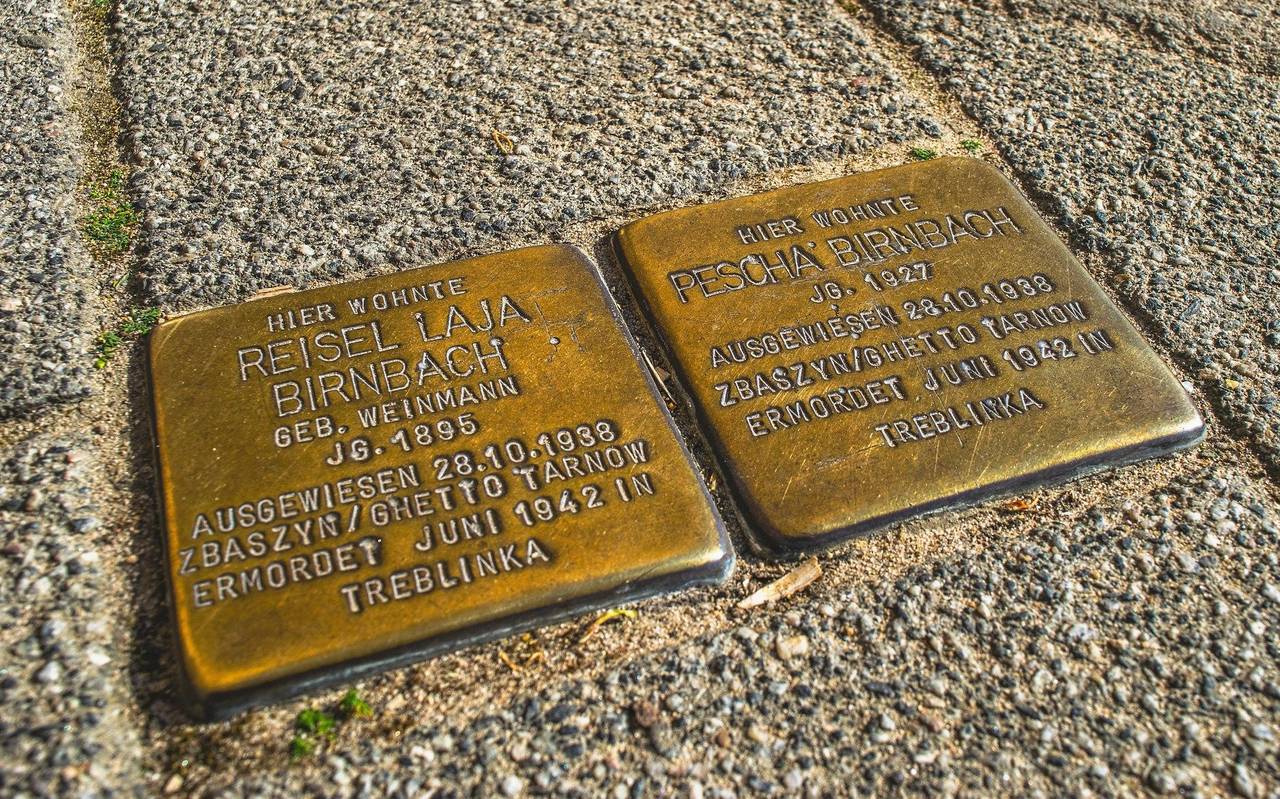 Bild zweier Stolpersteine zum Gedenken an ermordete Juden