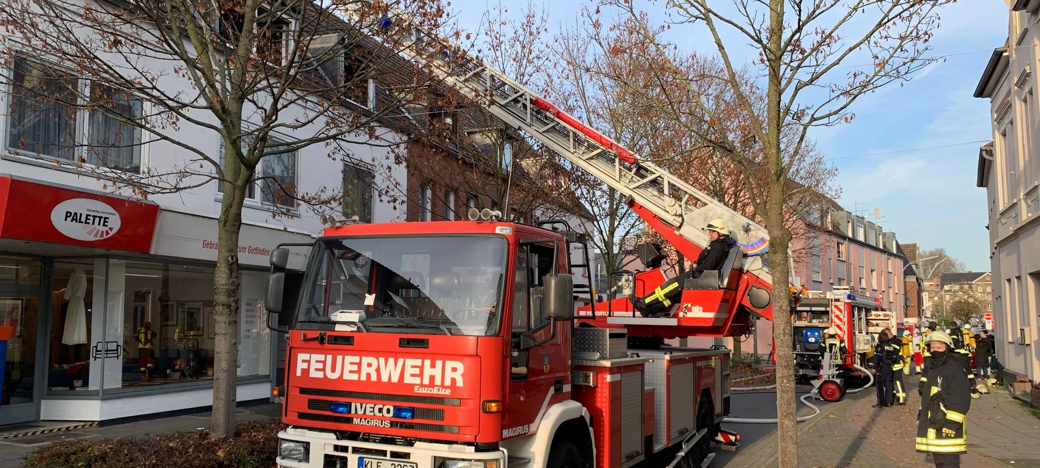 Goch: Menschenrettung über Drehleiter