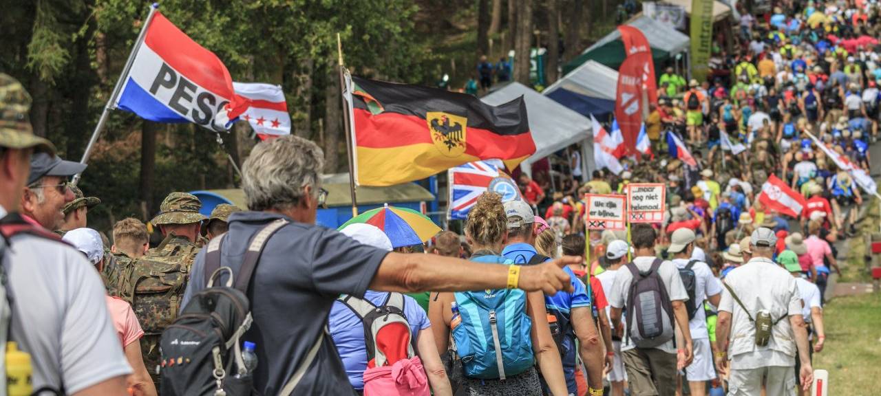 Nimwegen: Start der 4-Daage-Fest zeitgleich auf 22 Bühnen