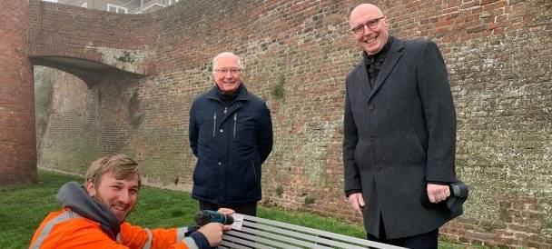 Rees: Sitzbänke im Stadtgebiet werden Notruf-Standort