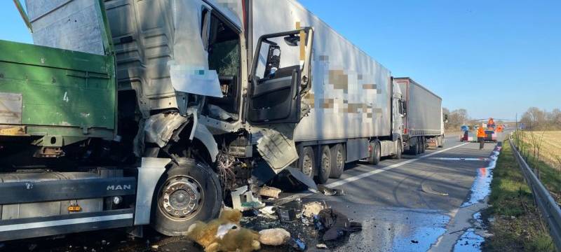 Niederrhein: A40 war nach LKW-Unfall stundenlang gesperrt