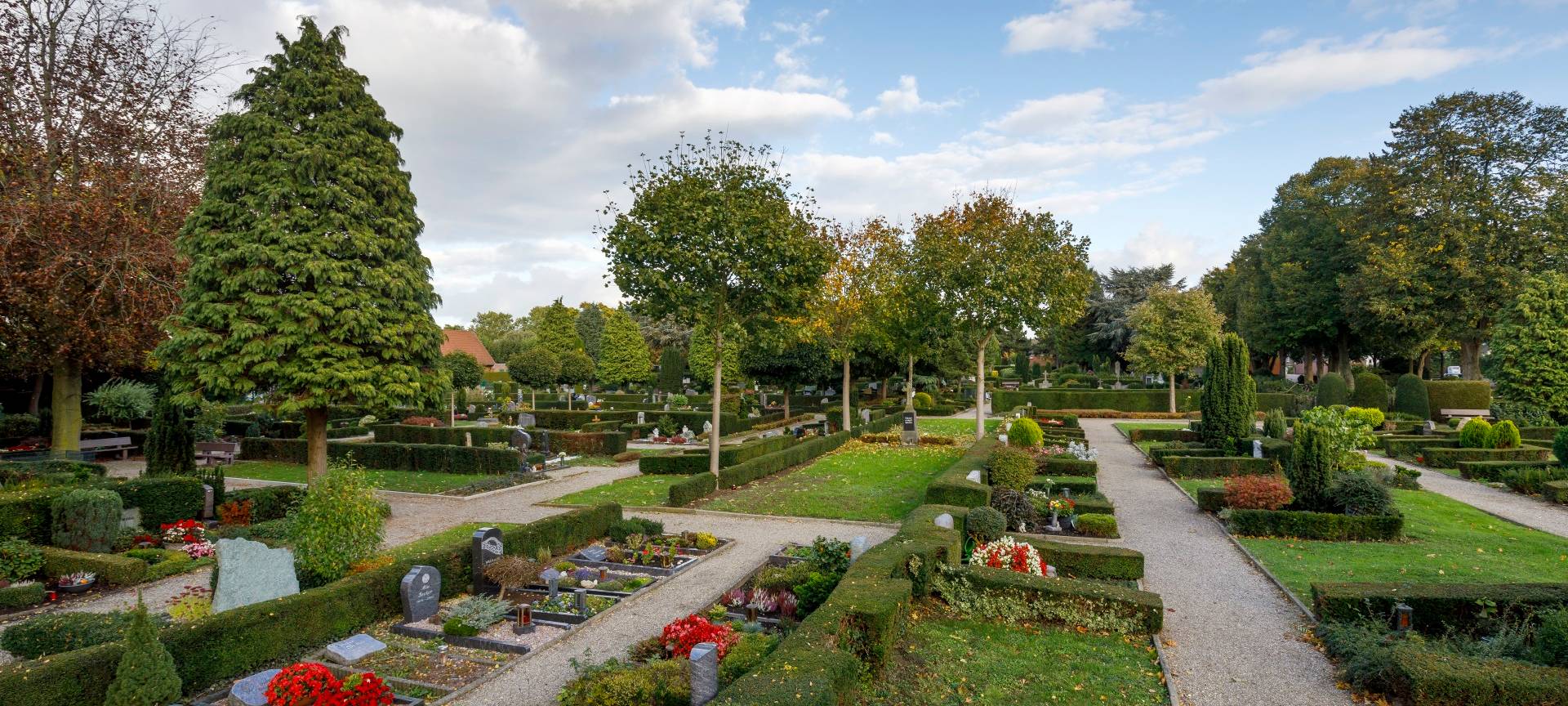 Rees: Grabsteine werden auf Standsicherheit geprüft