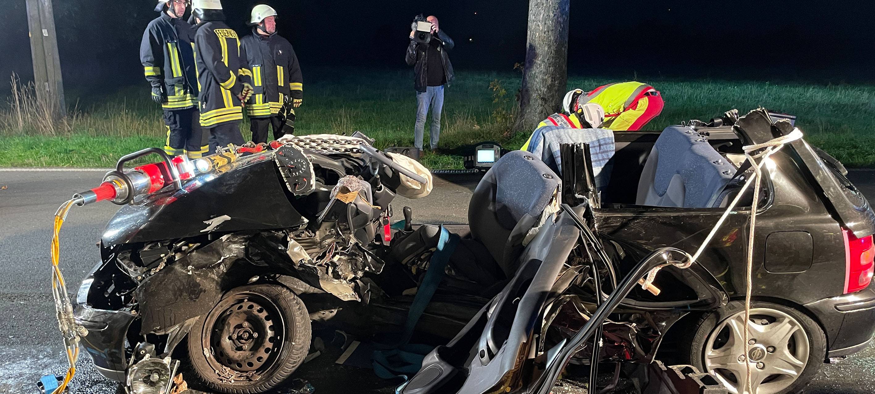 Goch: Autofahrerin stößt mit anderem Wagen zusammen - Lebensgefahr