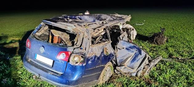 Bedburg-Hau: Auto in zwei Teile gerissen
