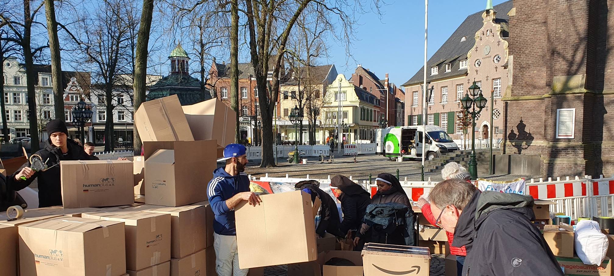 Niederrhein: Mehr als 500 Kartons mit Hilfsgütern für Syrien