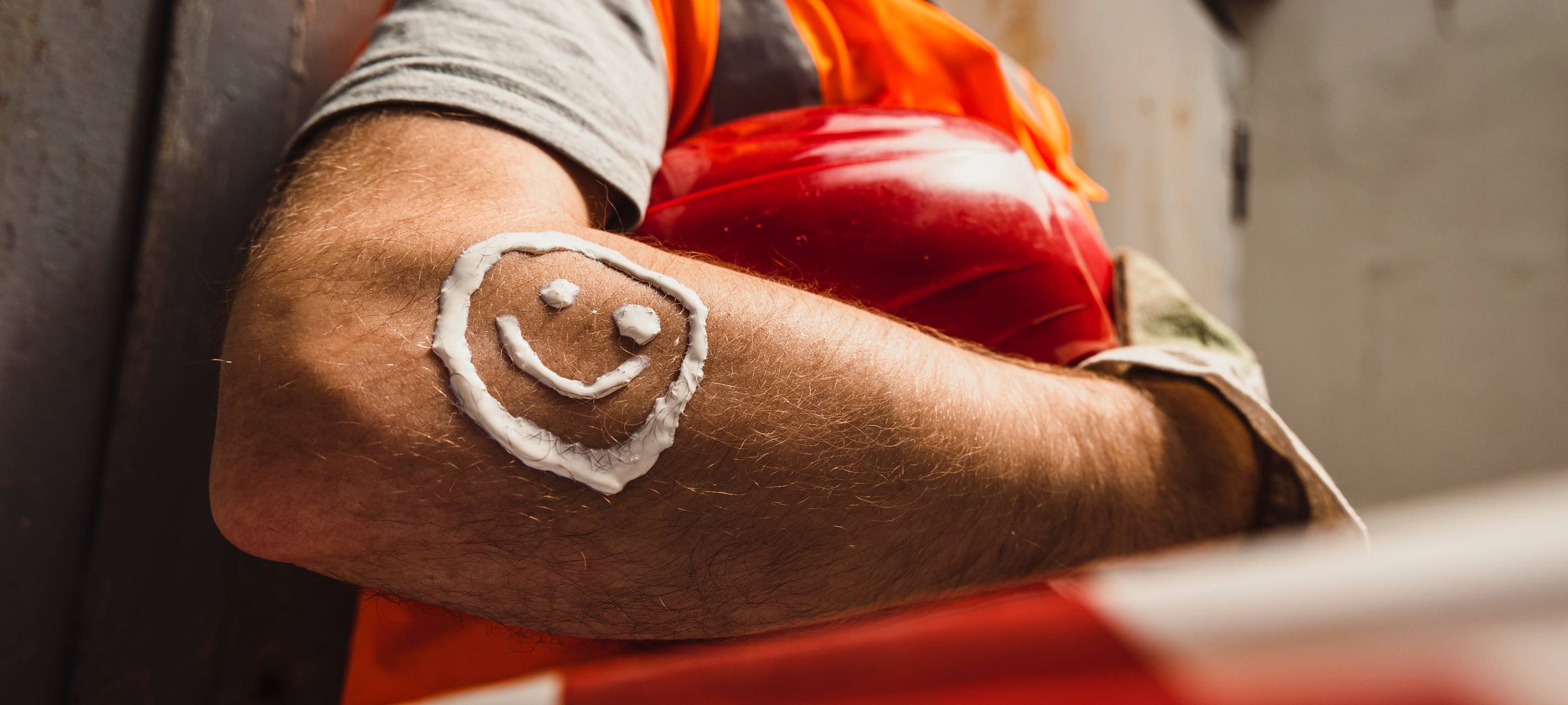 Niederrhein: IG BAU fordert Sonnenmilch-Flatrate