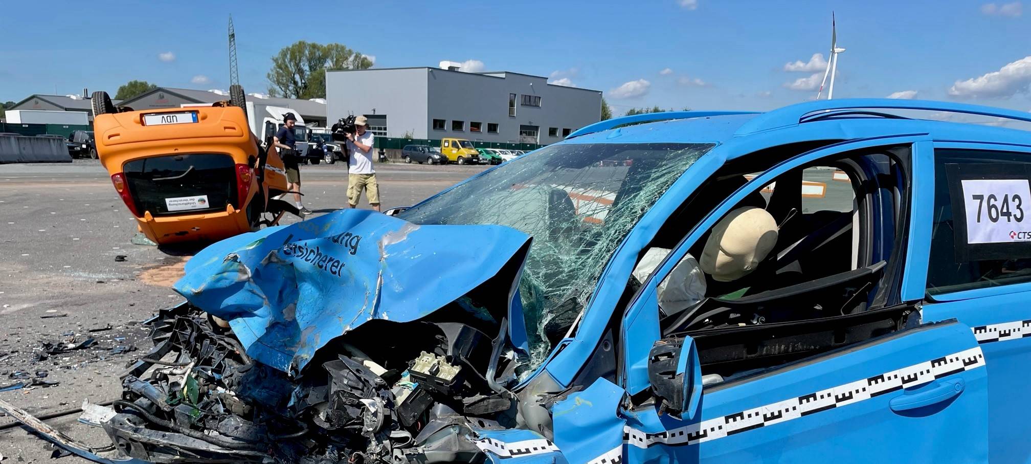 Kerken: 22-jährige macht Alleinunfall - schwer verletzt