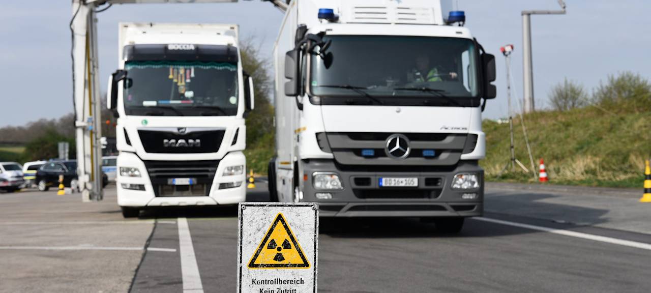 NRW/Emmerich: Vollmobile Röntgenanlagen im Einsatz