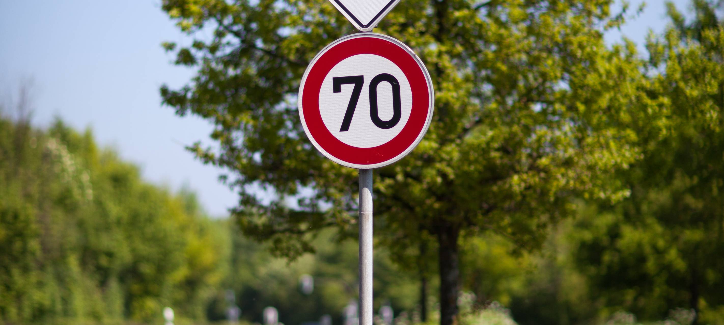 NRW/Niederrhein: Verkehrsschilder durch Vandalismus