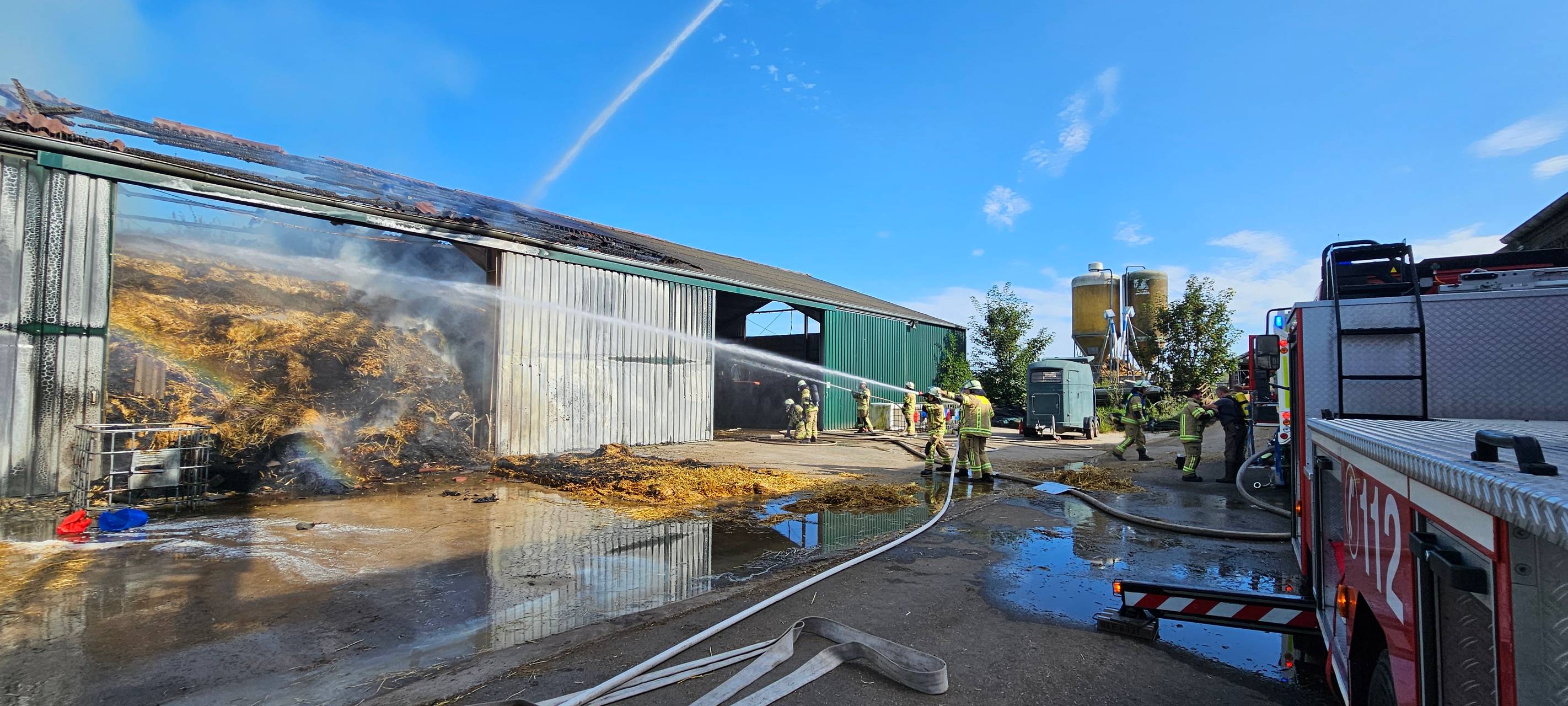 Kleve: Scheunenbrand am Nachmittag in Warbeyen