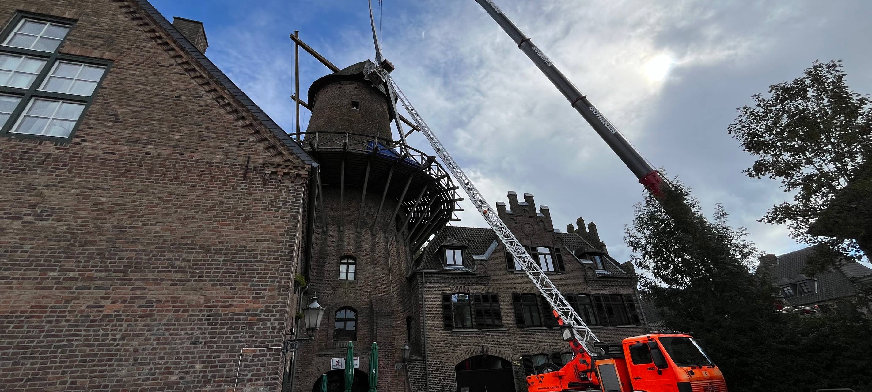 Neue Flügel für die Stadtwindmühle in Kalkar