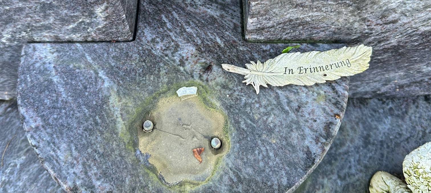 Geldern: Mehrere Gegenstände von Friedhof entwendet