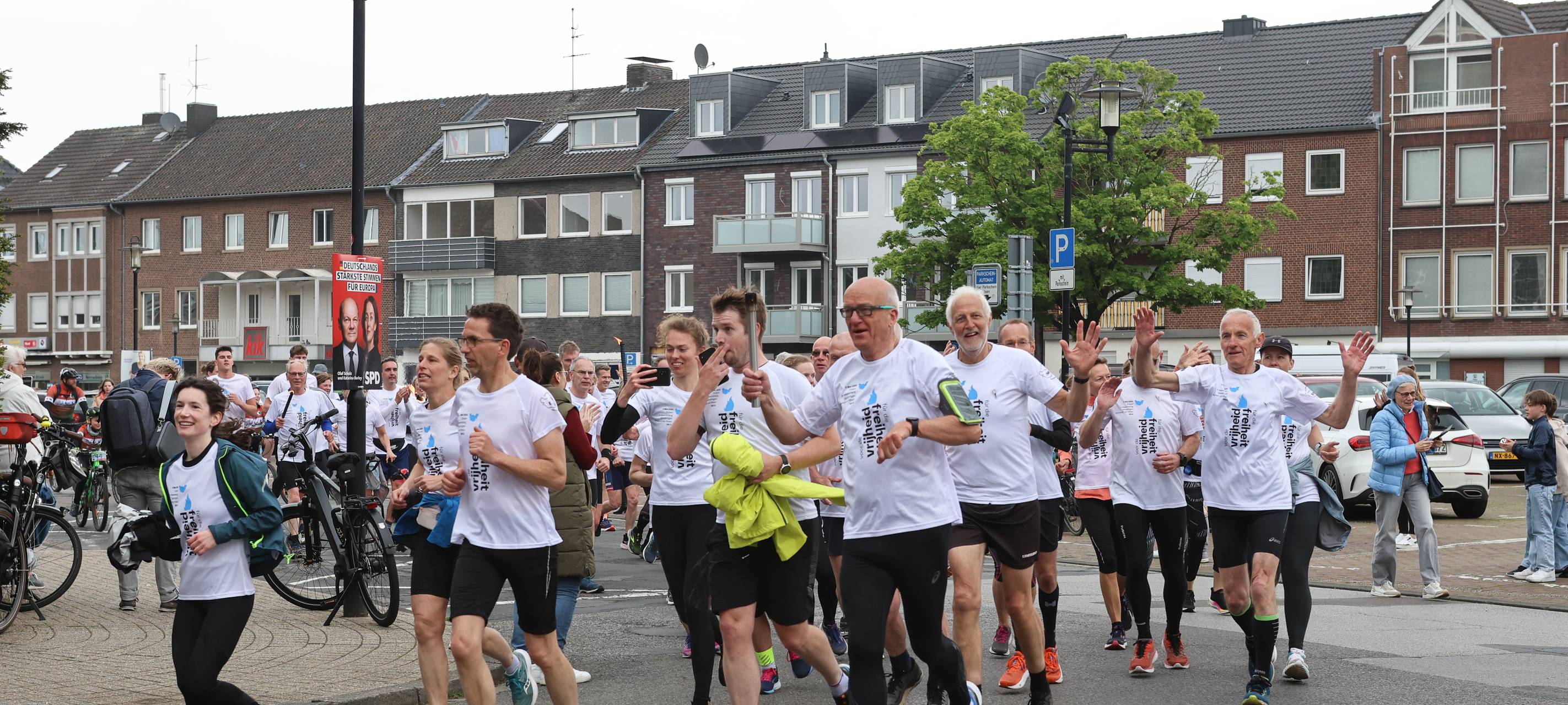 Euregio: Emmerich trägt Freiheitsfeuer 2026 über die Grenze