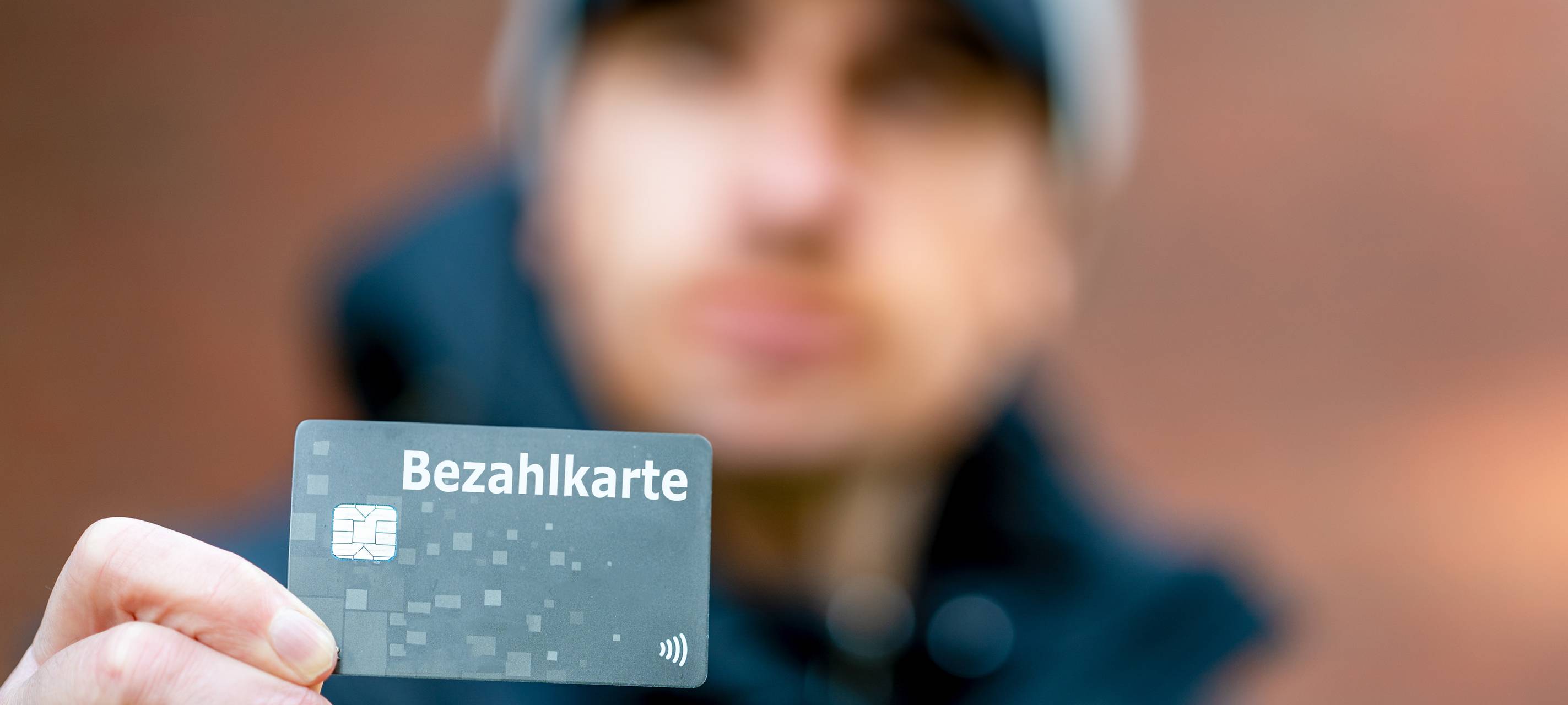 NRW/Niederrhein: Umfrage bei Kommunen zur Bezahlkarte