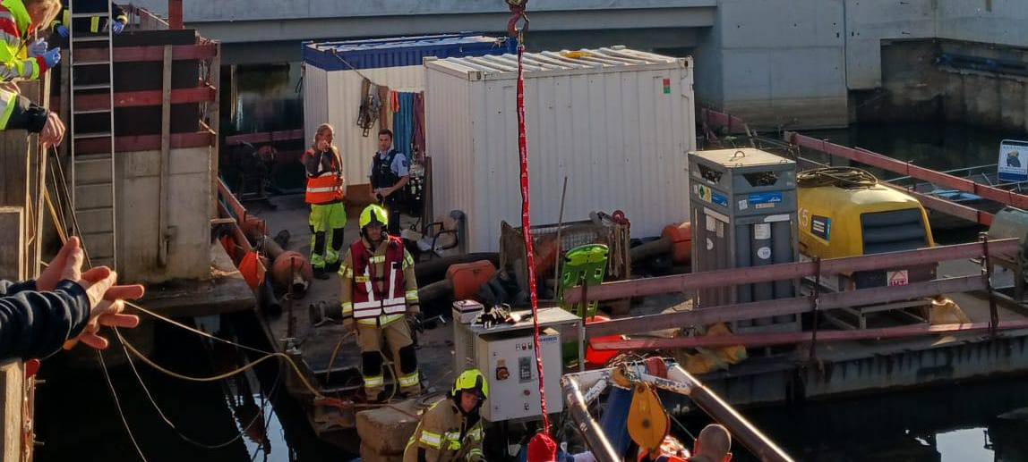 Rees: Bauarbeiter bei Sturz ins Wasser schwer verletzt