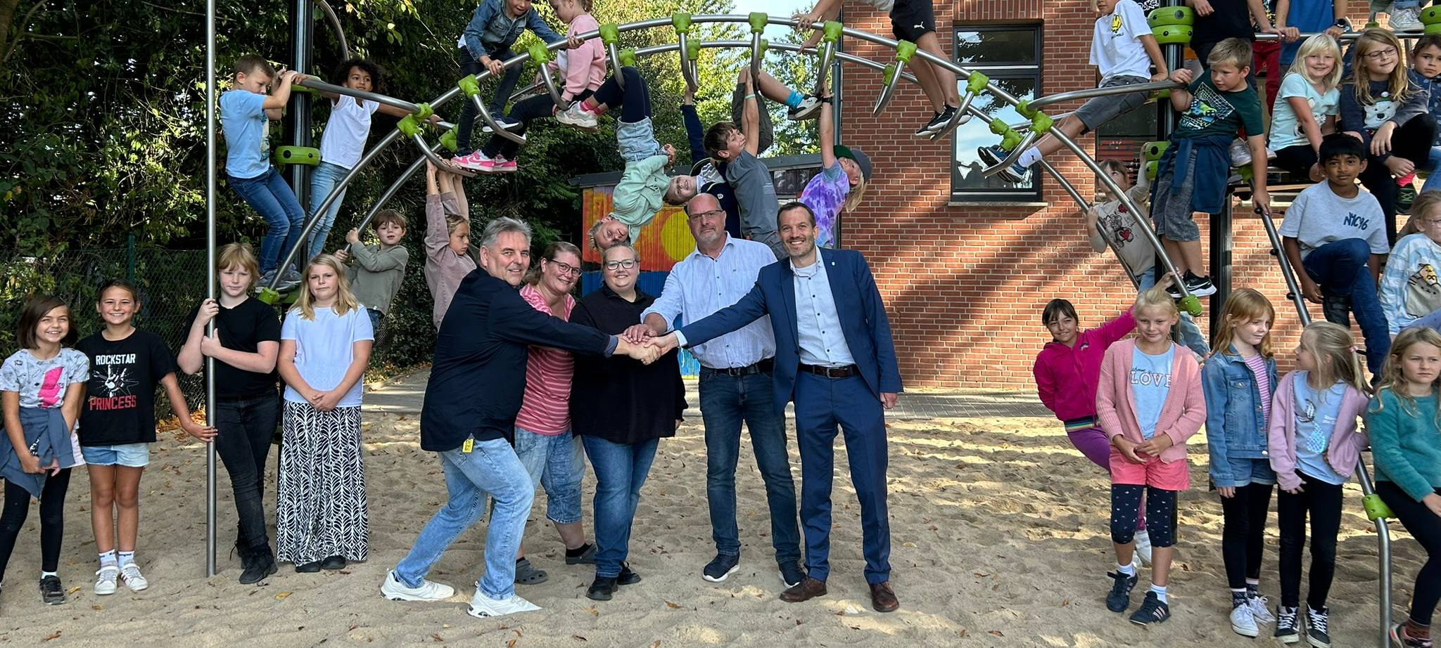 Straelen: Neues Klettergerüst für die Katharinenschule