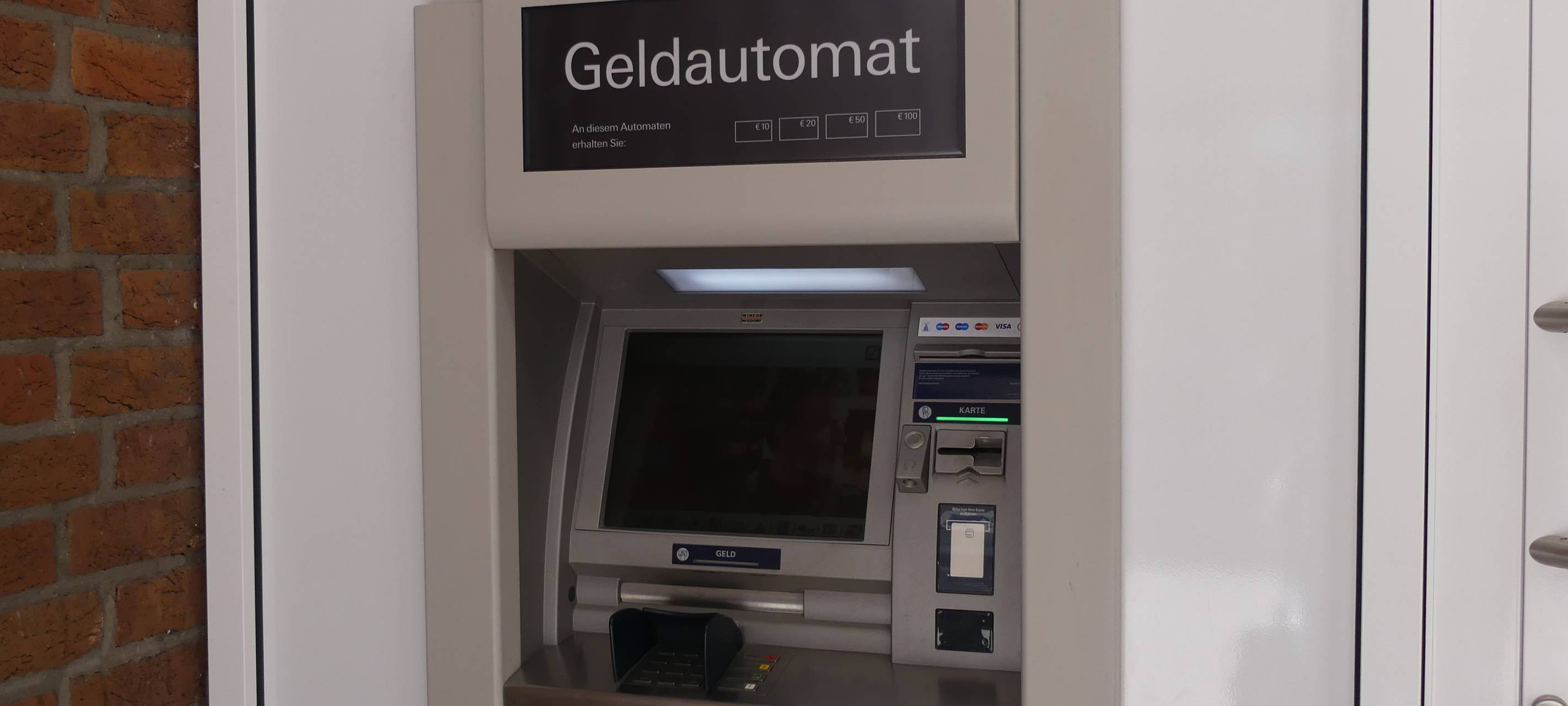 Issum: Geldautomat gesprengt - Täter entkommen