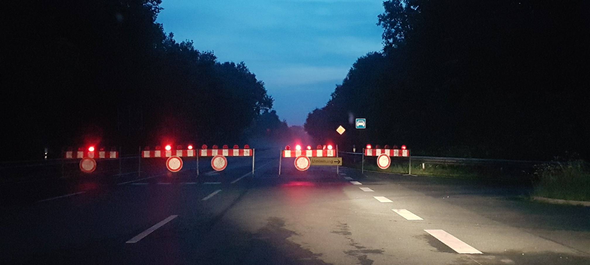 Straelen: LKW-Fahrer übersieht Stauende