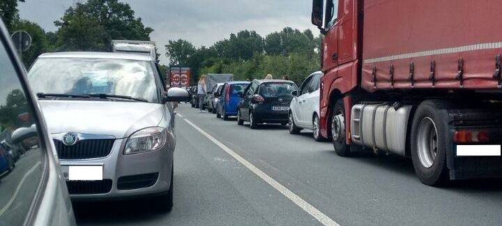 NRW/Niederrhein: Vor allem am Freitag Staus wegen Ferienbeginn