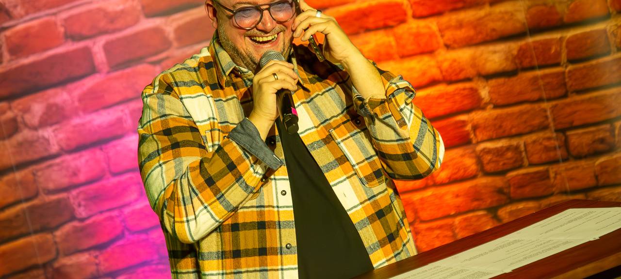 Das Comedy Camp 2025 war in Bergheim im MEDIO.RHEIN.ERFT. Auf der Bühne zu sehen: Jürgen Bangert.