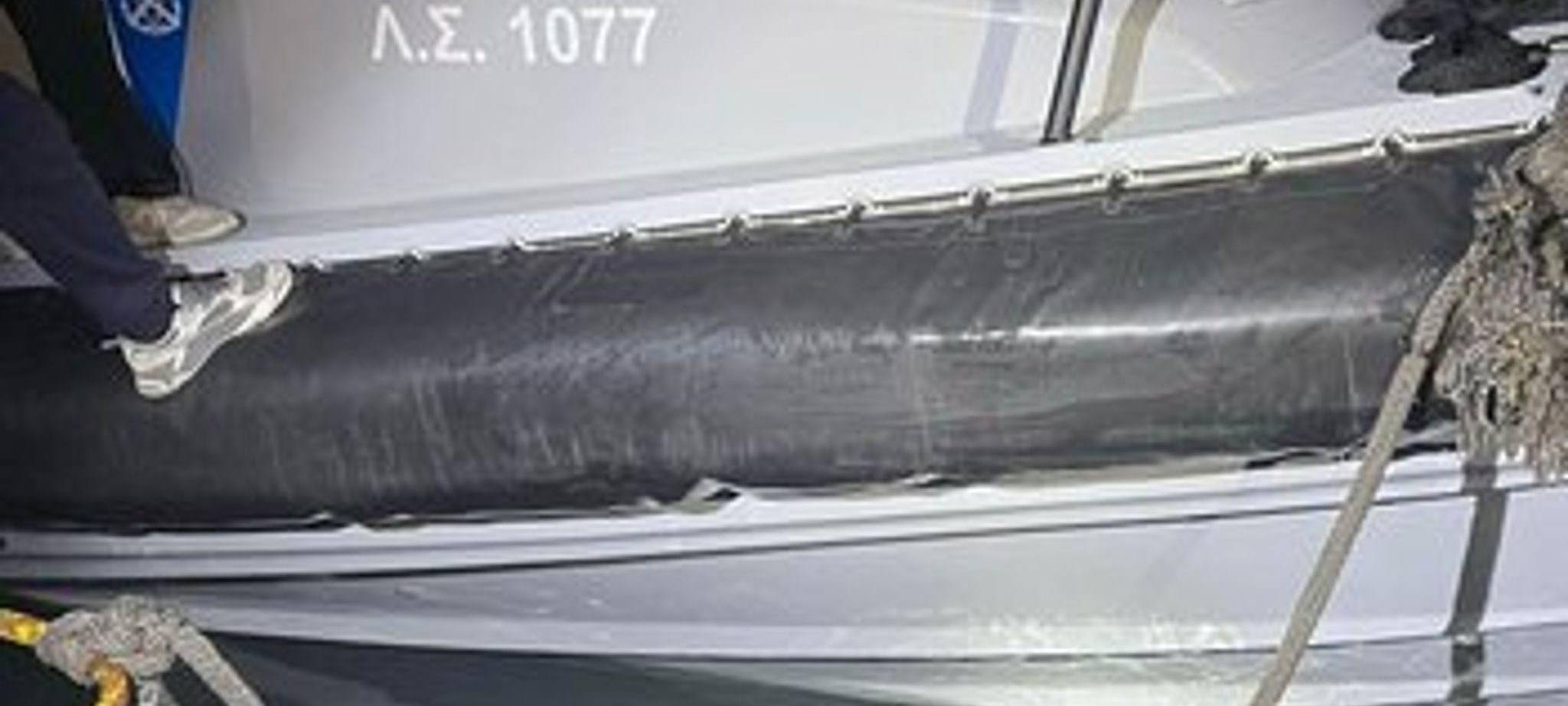 Beschädigtes Boot der griechischen Küstenwache