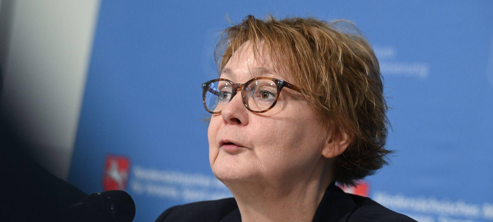 Pressekonferenz mit Niedersachsens Innenministerin Behrens (SPD)