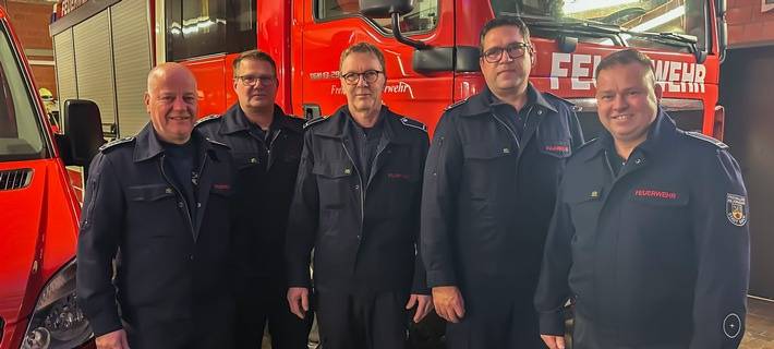 v.l.: Stadtbrandinspektor Stefan Bömler, Stadtbrandinspektor Marc Derksen, Brandinspektor Jürgen Thomas, Brandinspektor Markus Matenaar und Brandinspektor Marco Berns. (Foto: Maik Strauch)