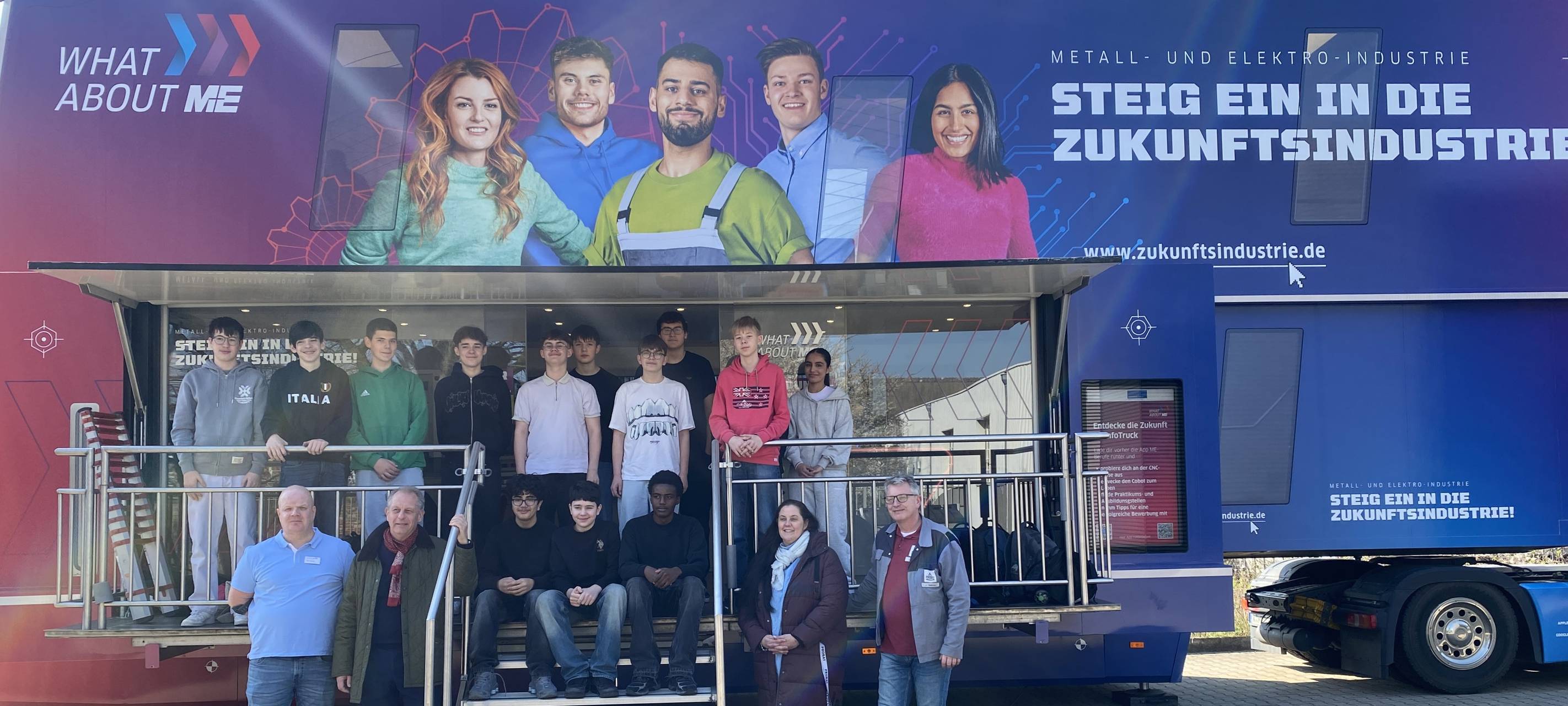 Emmerich: Moderner InfoTruck zeigte Berufschancen