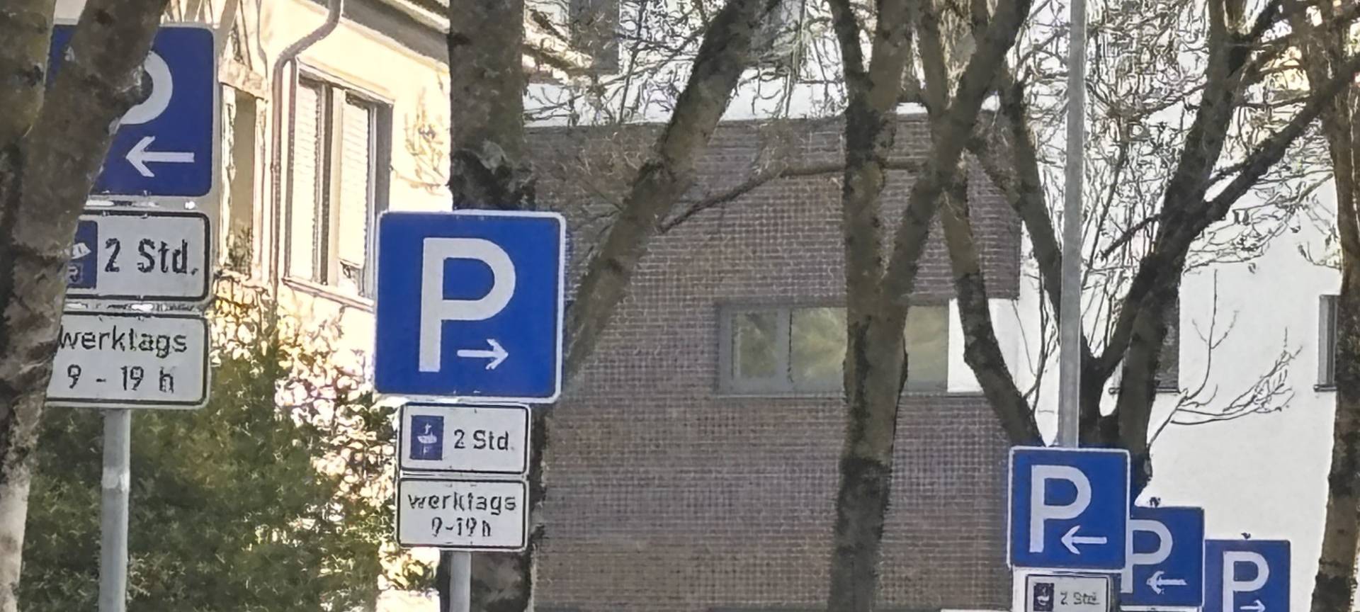 Kleve: 14 Parkschilder auf 100 Metern