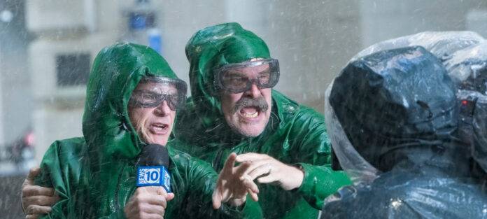 Die beiden Männer arbeiten bei Wind und Wetter zusammen.
