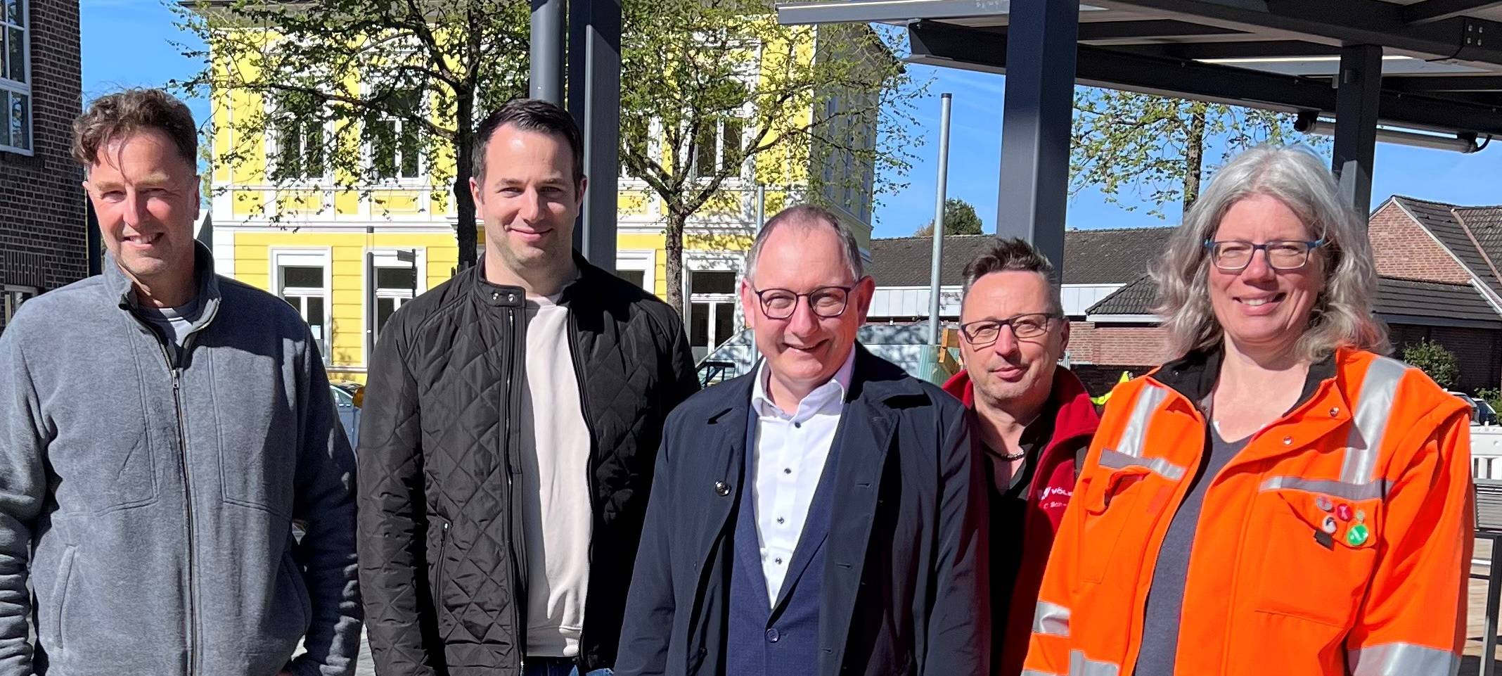 Rees: Neuer Busbahnhof nimmt Betrieb auf