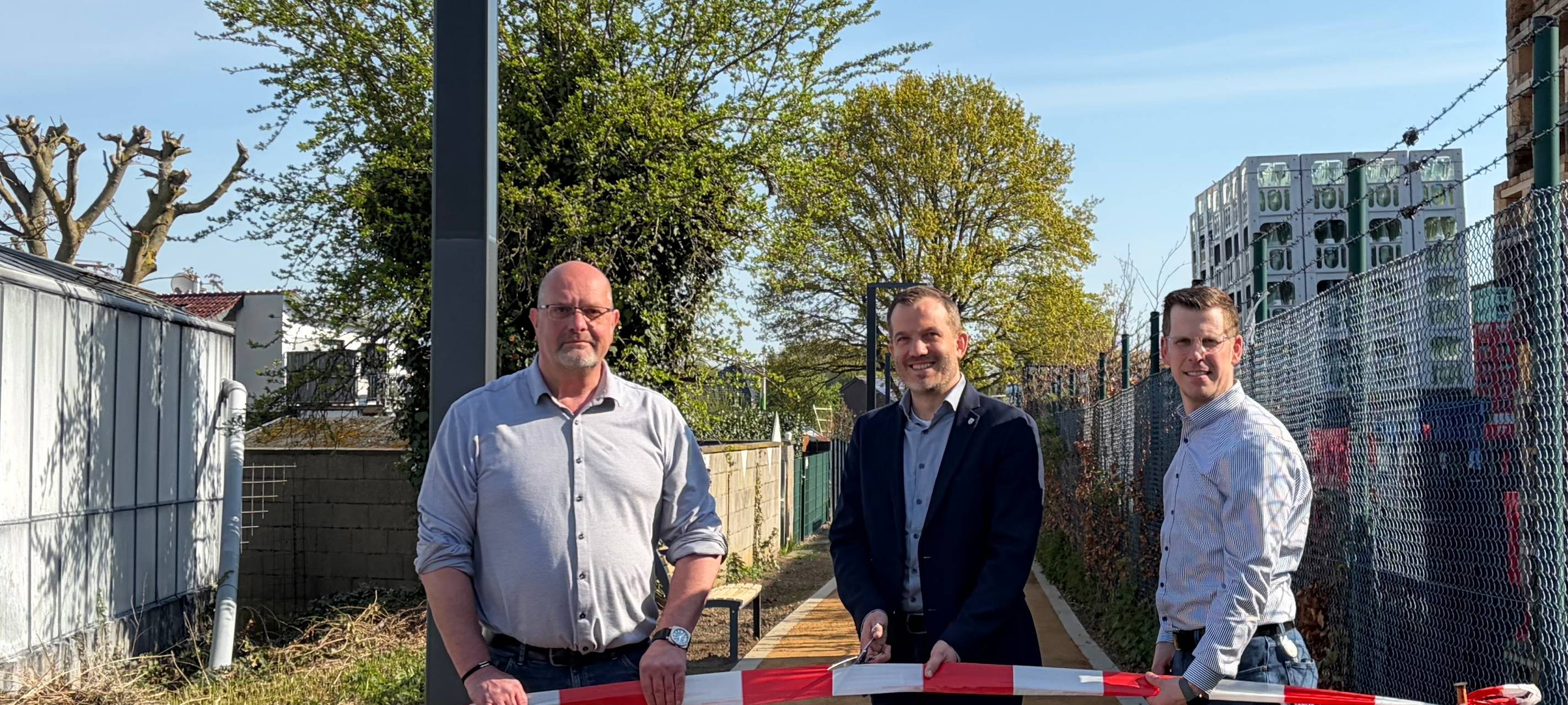 Straelen: Neuer Fußweg am alten Bahndamm eröffnet