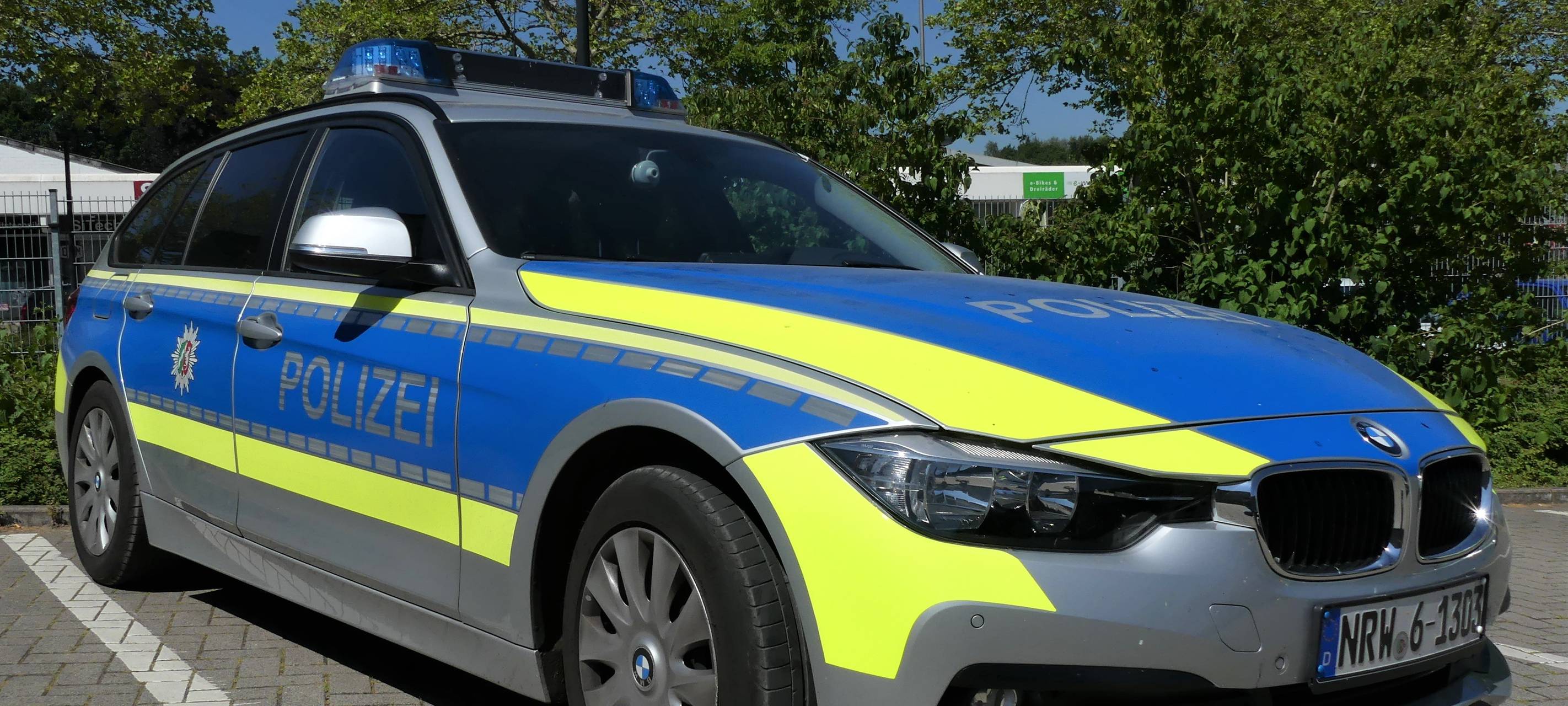 Kleve: Straßenraub / 3 Unbekannte erbeuten Bargeld